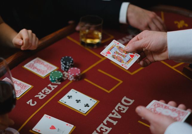 Online Casino: Spielautomaten und Live-Spiele im Überblick