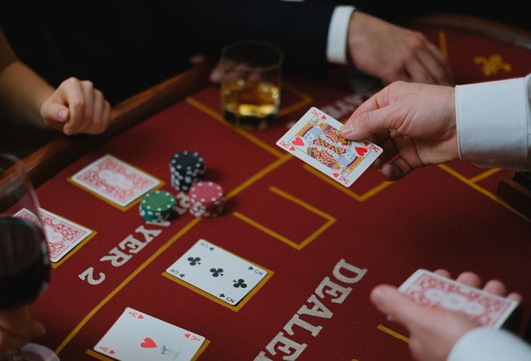 Online Casino: Spielautomaten und Live-Spiele im Überblick