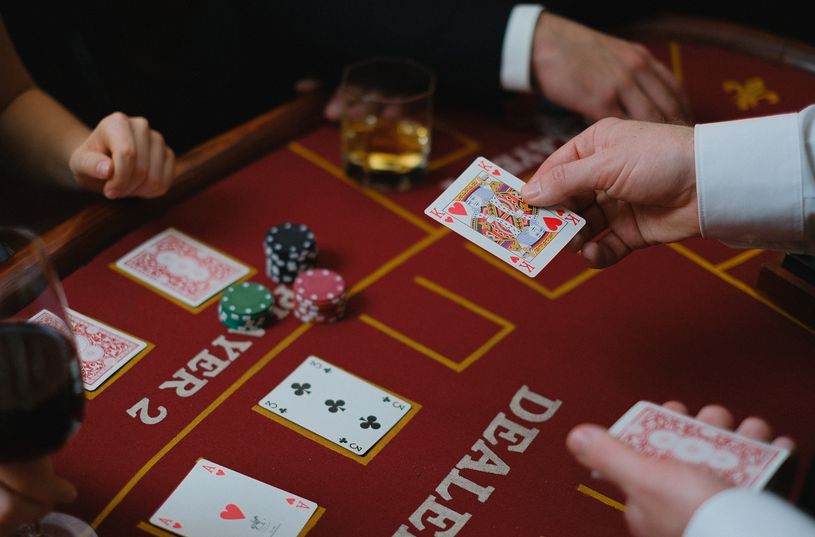 Online Casino: Spielautomaten und Live-Spiele im Überblick
