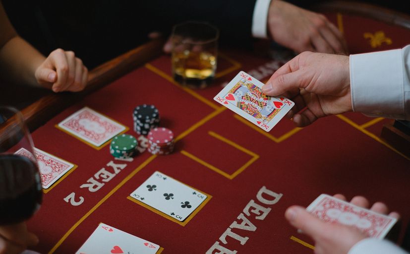 Online Casino: Spielautomaten und Live-Spiele im Überblick
