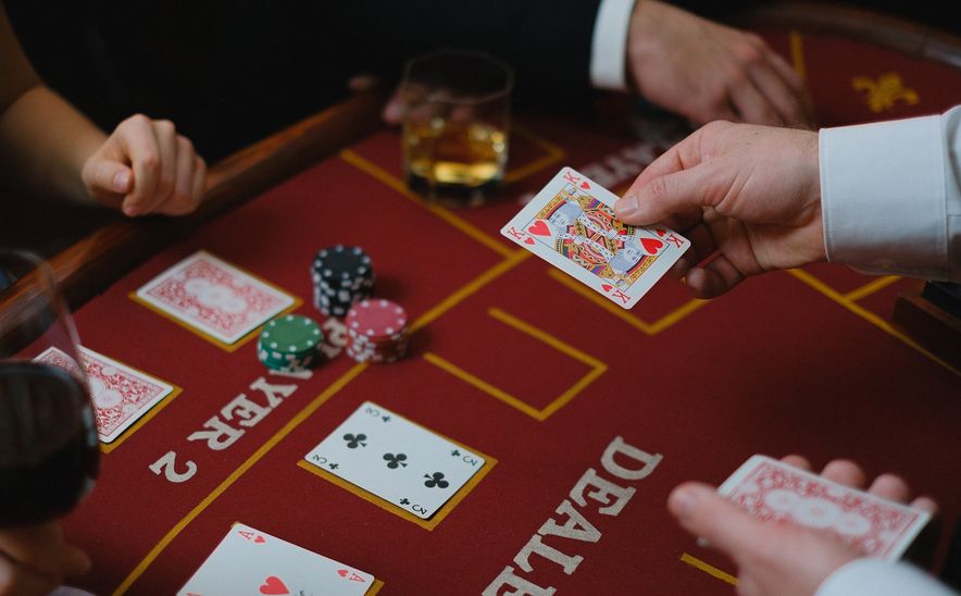 Online Casino: Spielautomaten und Live-Spiele im Überblick