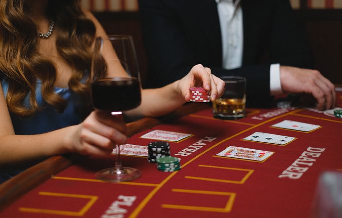 Online Casino: Spielautomaten und Live-Spiele im Überblick