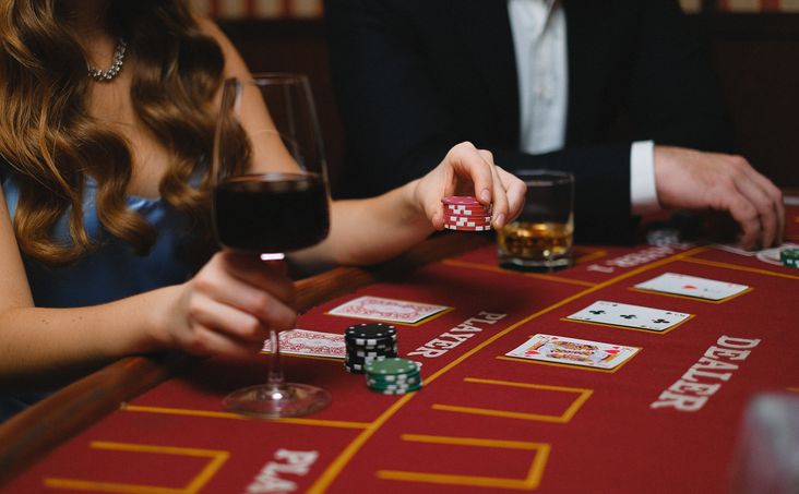 Online Casino: Spielautomaten und Live-Spiele im Überblick