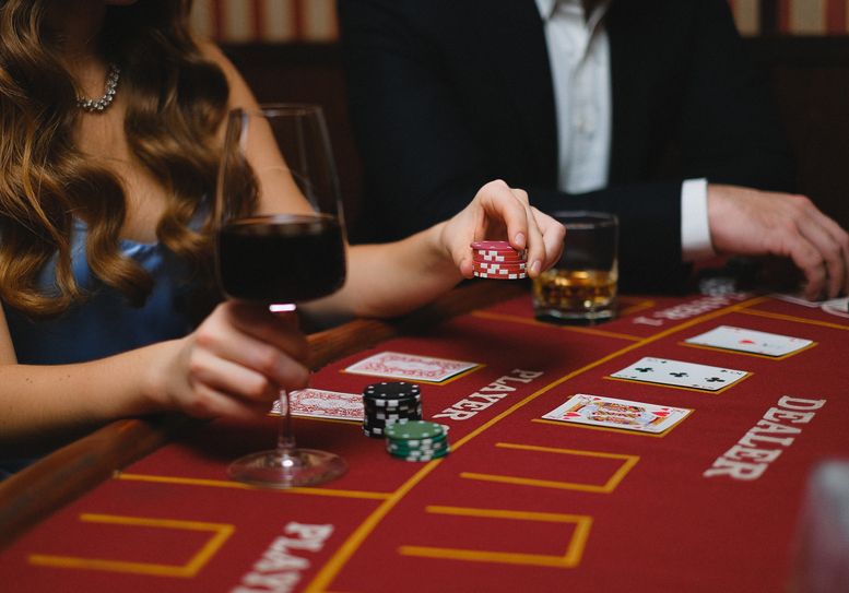 Online Casino: Spielautomaten und Live-Spiele im Überblick
