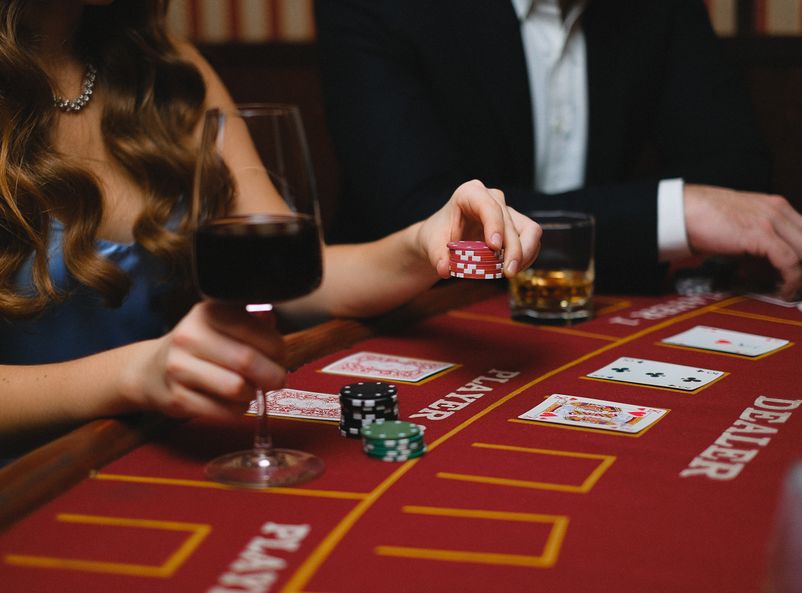 Online Casino: Spielautomaten und Live-Spiele im Überblick