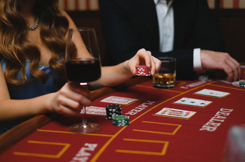 Online Casino: Spielautomaten und Live-Spiele im Überblick