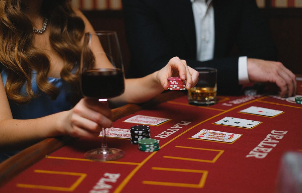 Online Casino: Spielautomaten und Live-Spiele im Überblick