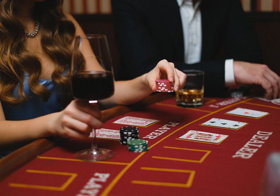 Online Casino: Spielautomaten und Live-Spiele im Überblick