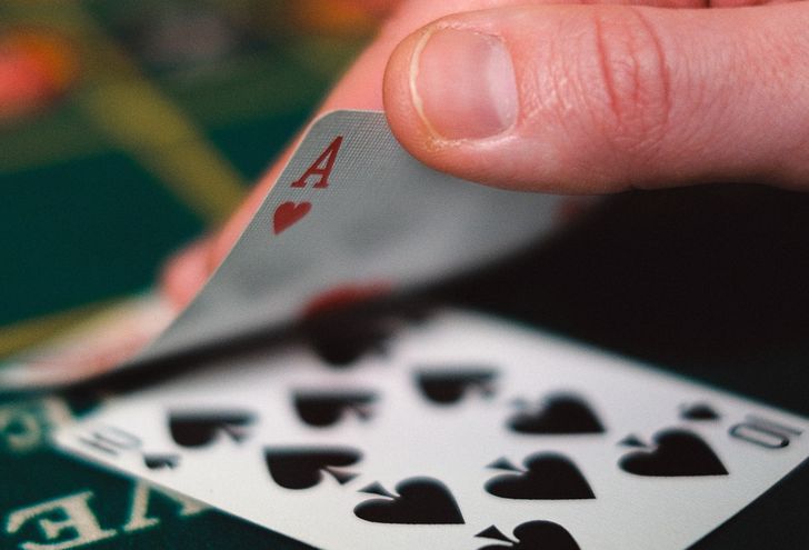 Online Casino: Spielautomaten und Live-Spiele im Überblick