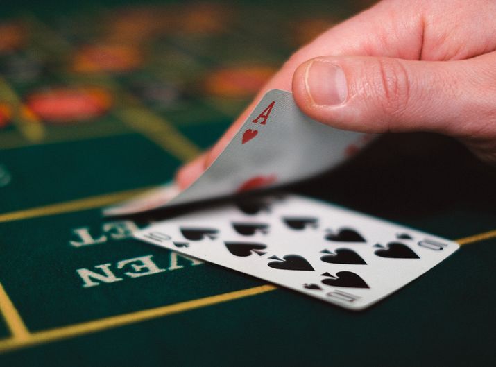 Online Casino: Spielautomaten und Live-Spiele im Überblick