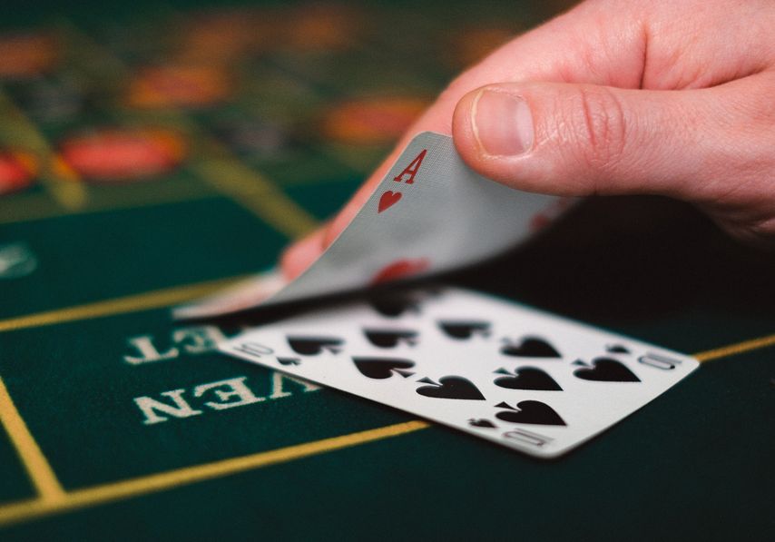 Online Casino: Spielautomaten und Live-Spiele im Überblick