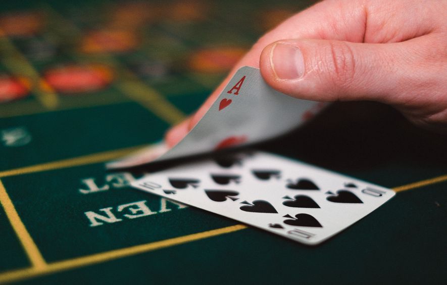 Online Casino: Spielautomaten und Live-Spiele im Überblick