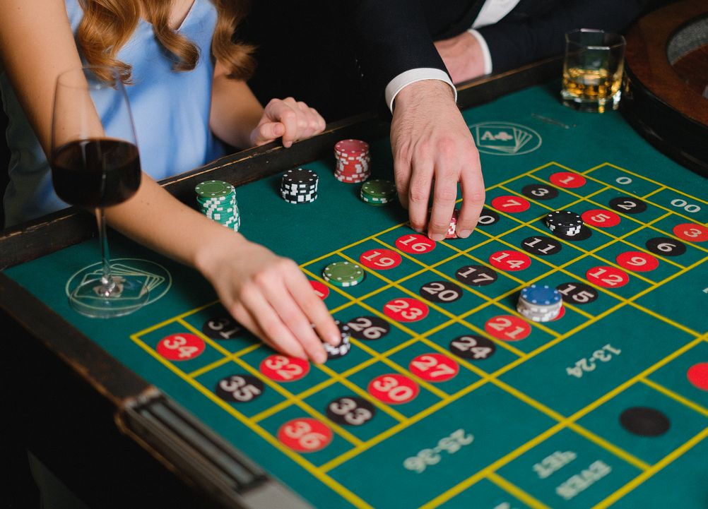 Online Casino: Spielautomaten und Live-Spiele im Überblick