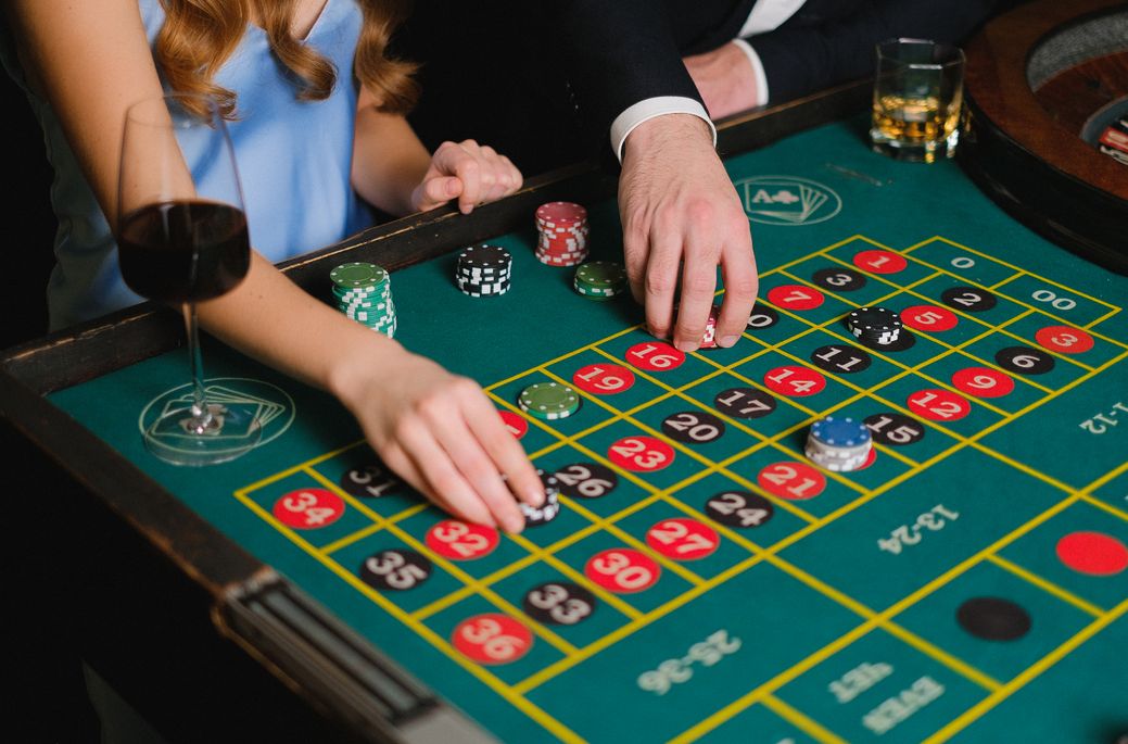 Online Casino: Spielautomaten und Live-Spiele im Überblick