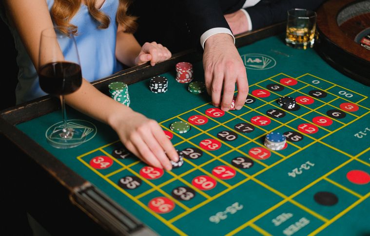 Online Casino: Spielautomaten und Live-Spiele im Überblick