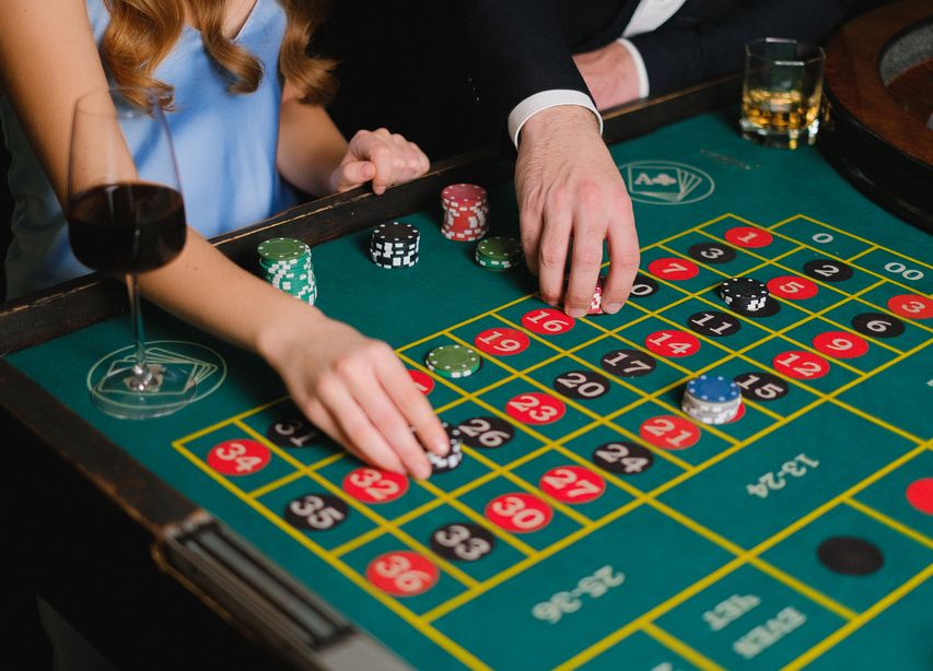 Online Casino: Spielautomaten und Live-Spiele im Überblick