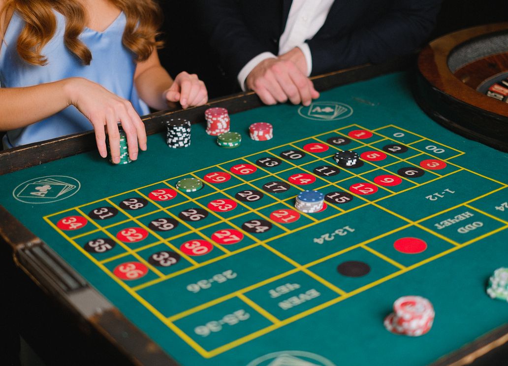 Online Casino: Spielautomaten und Live-Spiele im Überblick