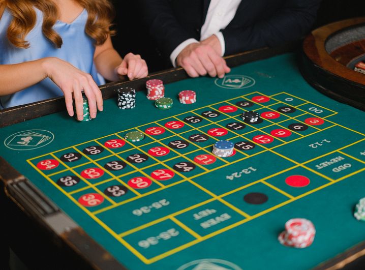 Online Casino: Spielautomaten und Live-Spiele im Überblick
