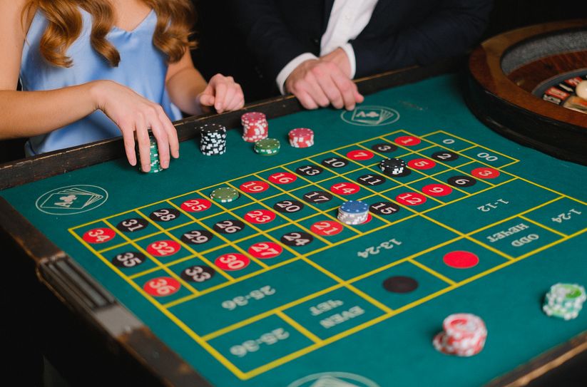 Online Casino: Spielautomaten und Live-Spiele im Überblick
