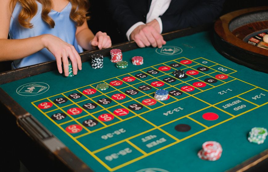 Online Casino: Spielautomaten und Live-Spiele im Überblick