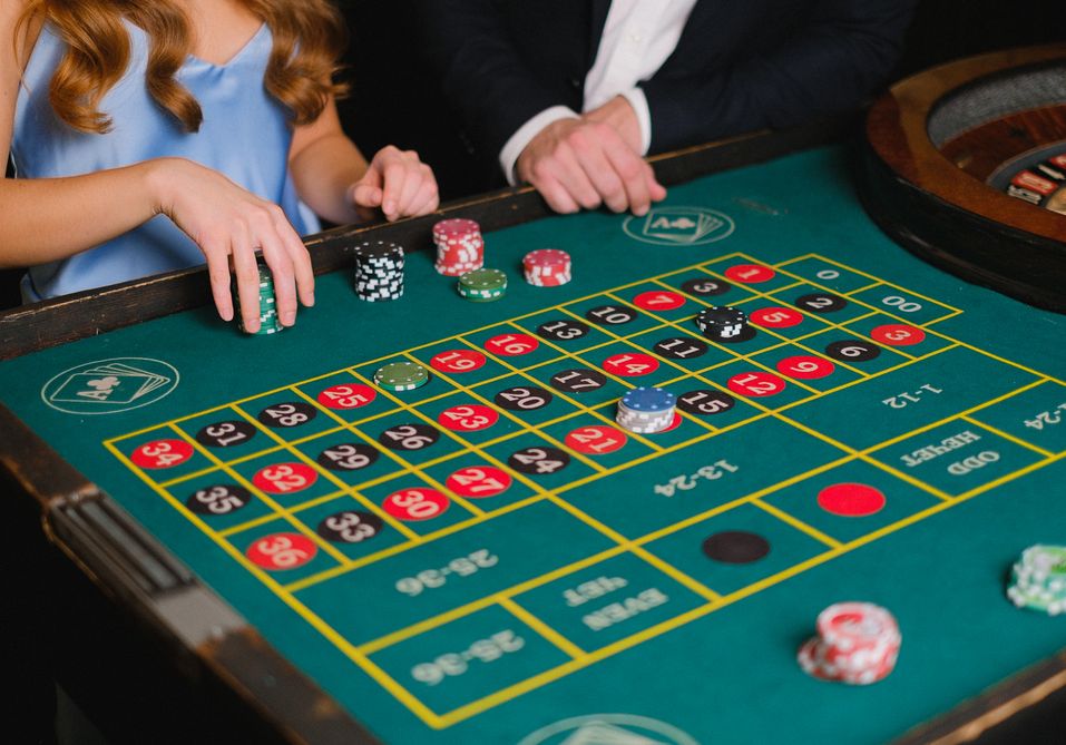 Live Roulette Casino mit echtem Dealer und Drehendem Rad