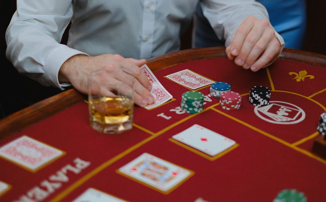 Online Casino: Spielautomaten und Live-Spiele im Überblick