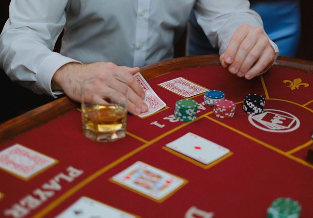 Online Casino: Spielautomaten und Live-Spiele im Überblick