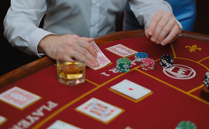 Online Casino: Spielautomaten und Live-Spiele im Überblick