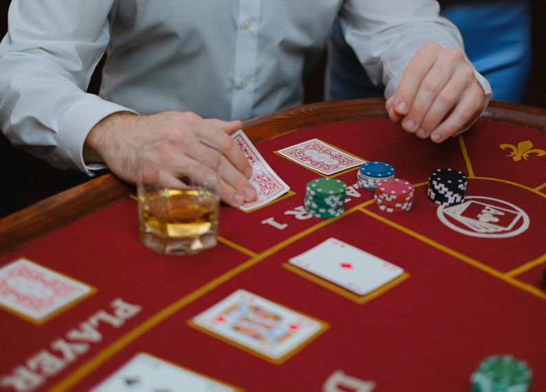 Online Casino: Spielautomaten und Live-Spiele im Überblick