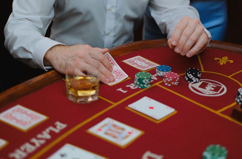 Online Casino: Spielautomaten und Live-Spiele im Überblick