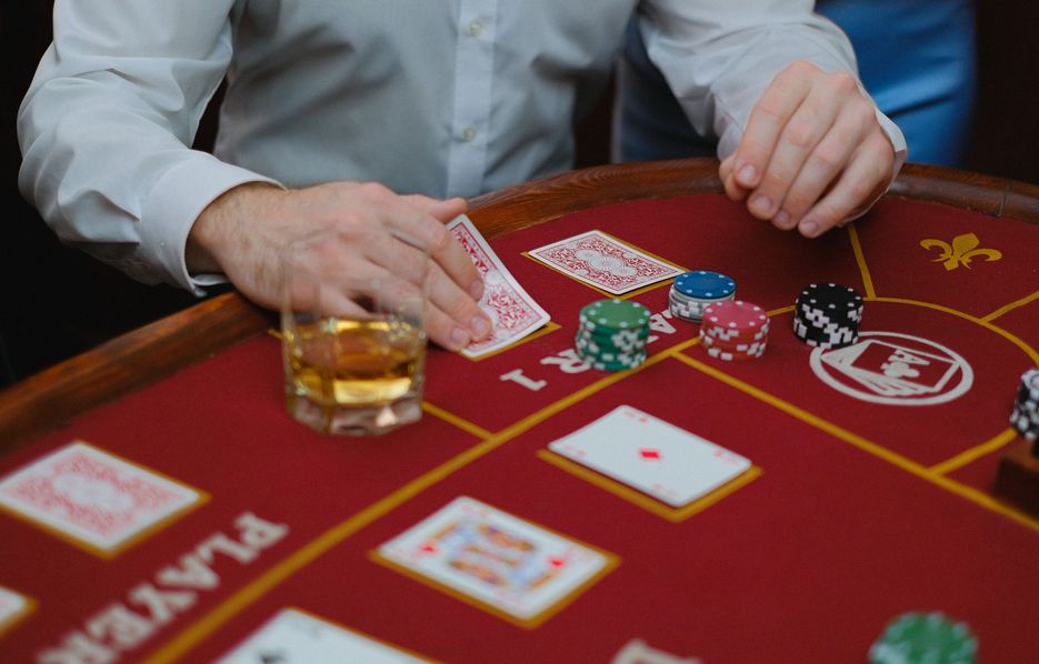 Online Casino: Spielautomaten und Live-Spiele im Überblick