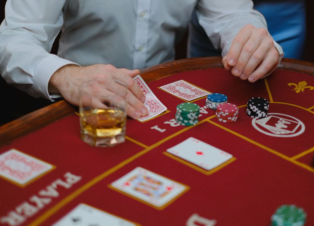 Online Casino: Spielautomaten und Live-Spiele im Überblick