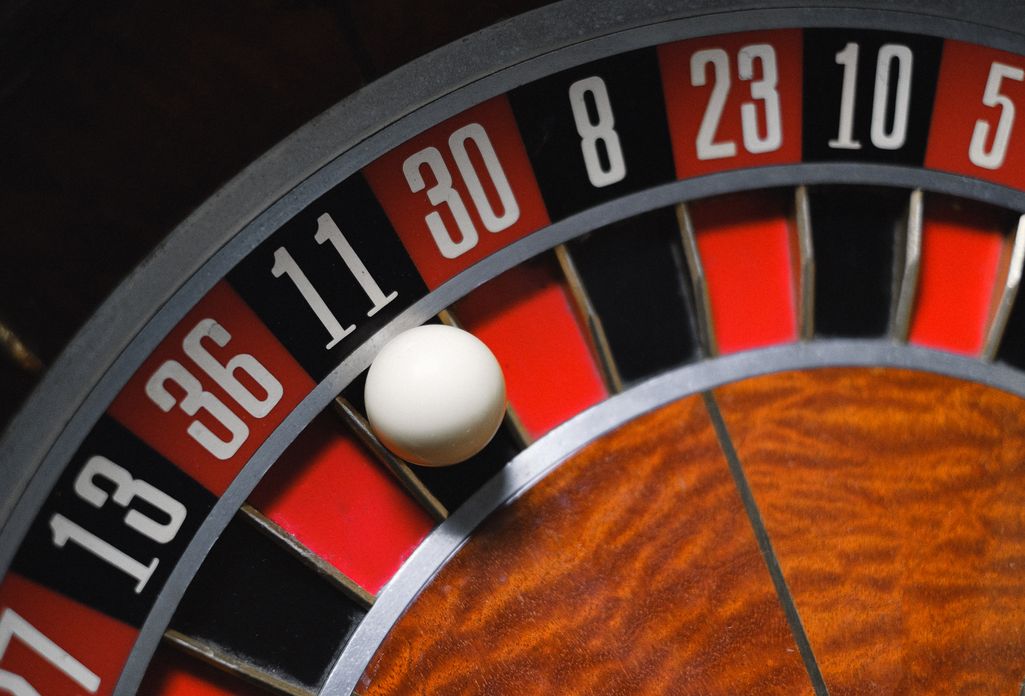 Online Casino: Spielautomaten und Live-Spiele im Überblick