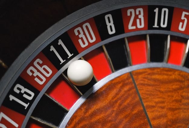 Online Casino: Spielautomaten und Live-Spiele im Überblick
