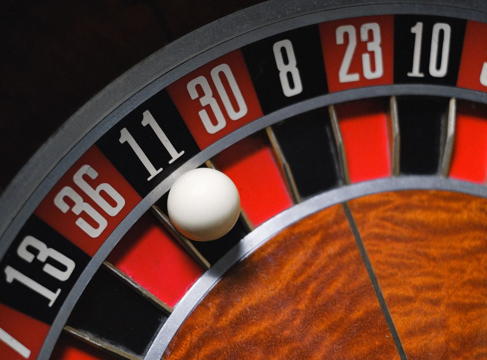 Online Casino: Spielautomaten und Live-Spiele im Überblick
