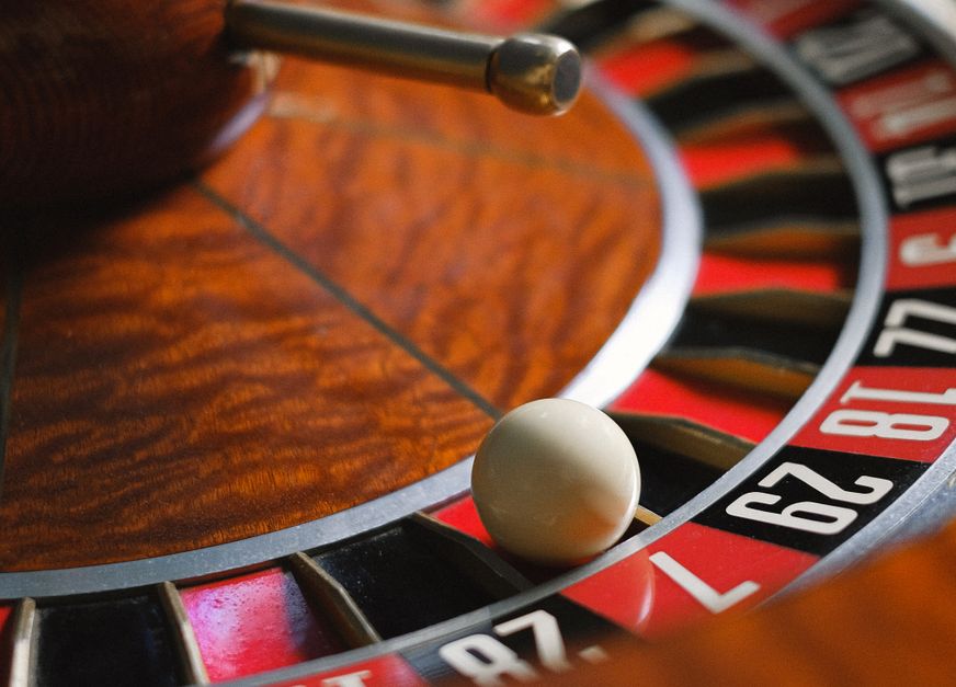 Online Casino: Spielautomaten und Live-Spiele im Überblick