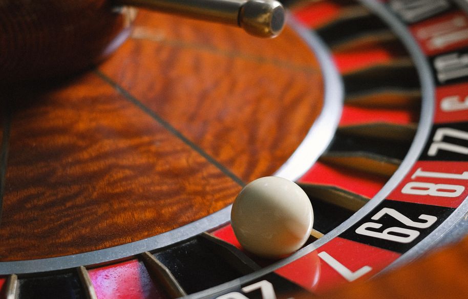 Online Casino: Spielautomaten und Live-Spiele im Überblick