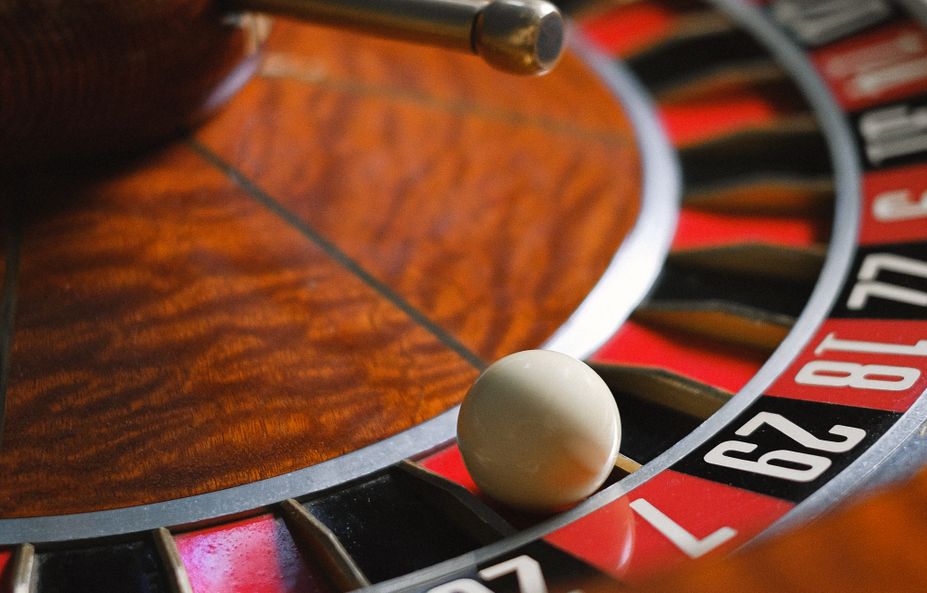 Online Casino: Spielautomaten und Live-Spiele im Überblick