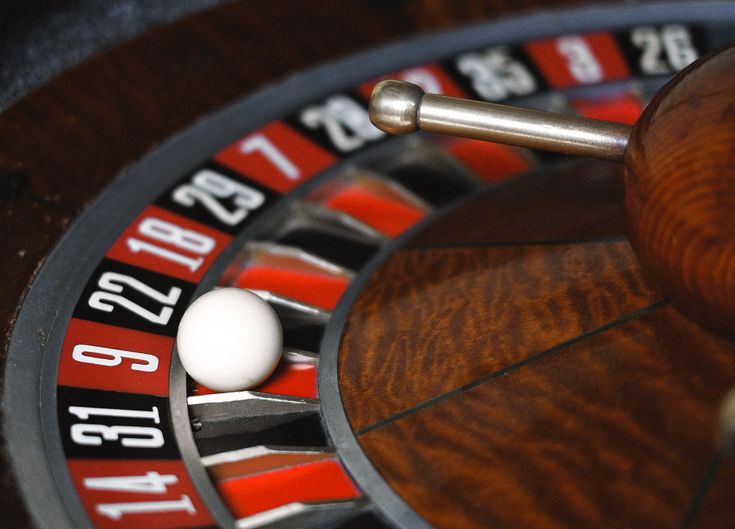 Online Casino: Spielautomaten und Live-Spiele im Überblick
