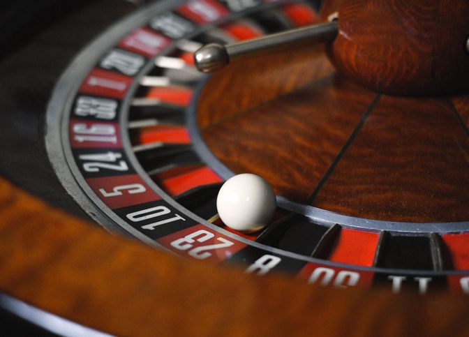Online Casino: Spielautomaten und Live-Spiele im Überblick