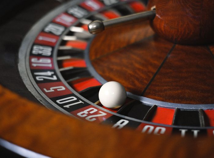 Online Casino: Spielautomaten und Live-Spiele im Überblick