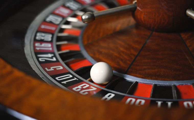 Online Casino: Spielautomaten und Live-Spiele im Überblick