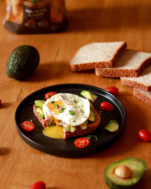 Kostenloses Stock Foto zu avocado, belegtes brot, essen