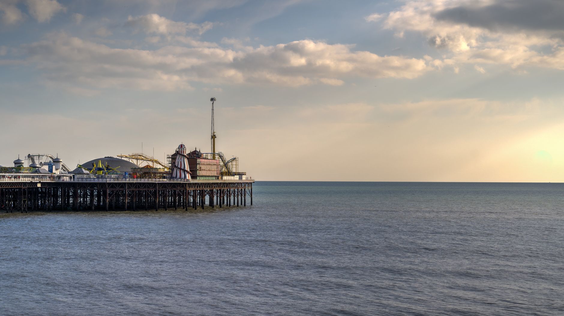 Brighton sahili ve şehir manzarası