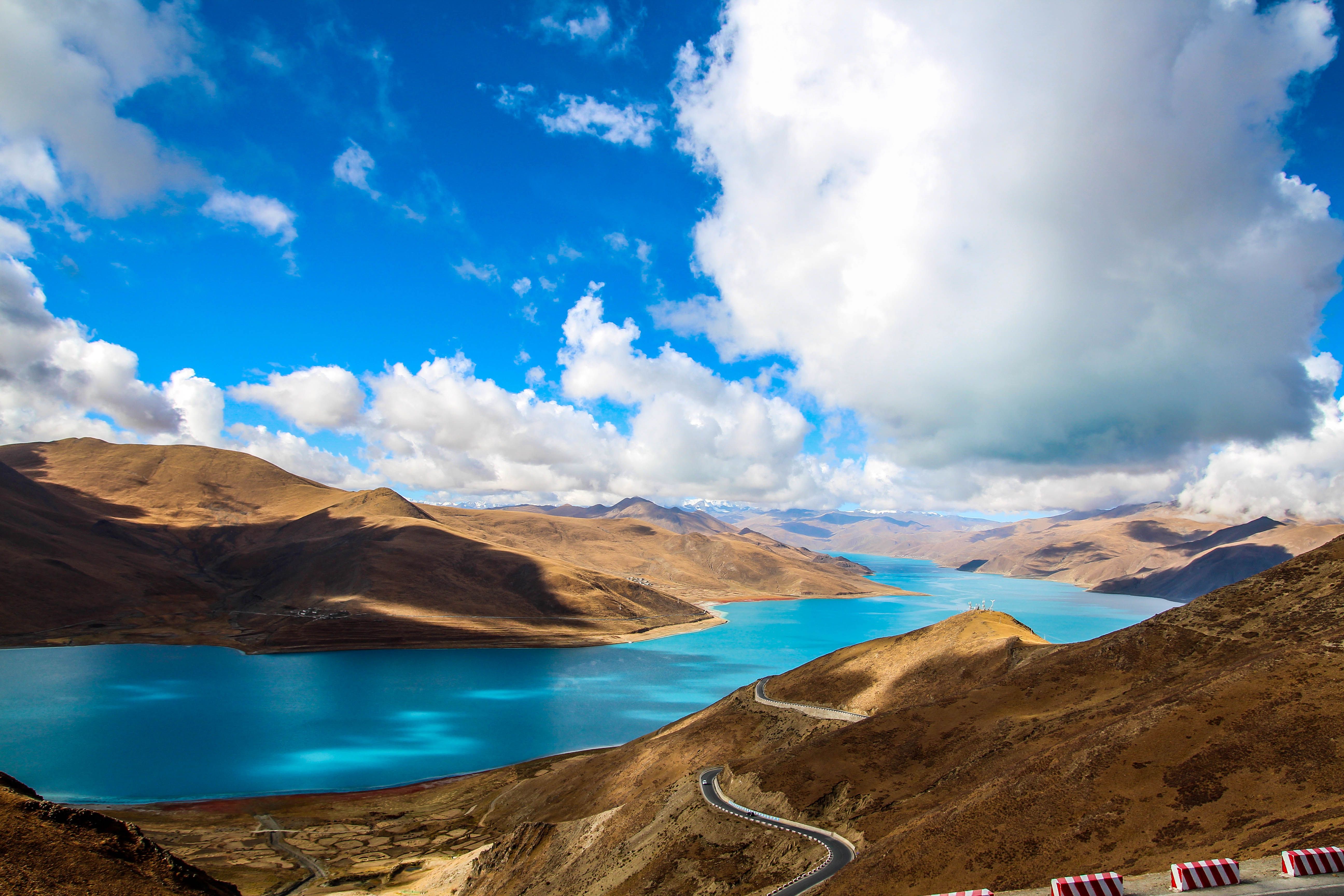 Yamdrok Lake Tibet Guide 2026: The Sacred Turquoise Lake Beyond Lhasa