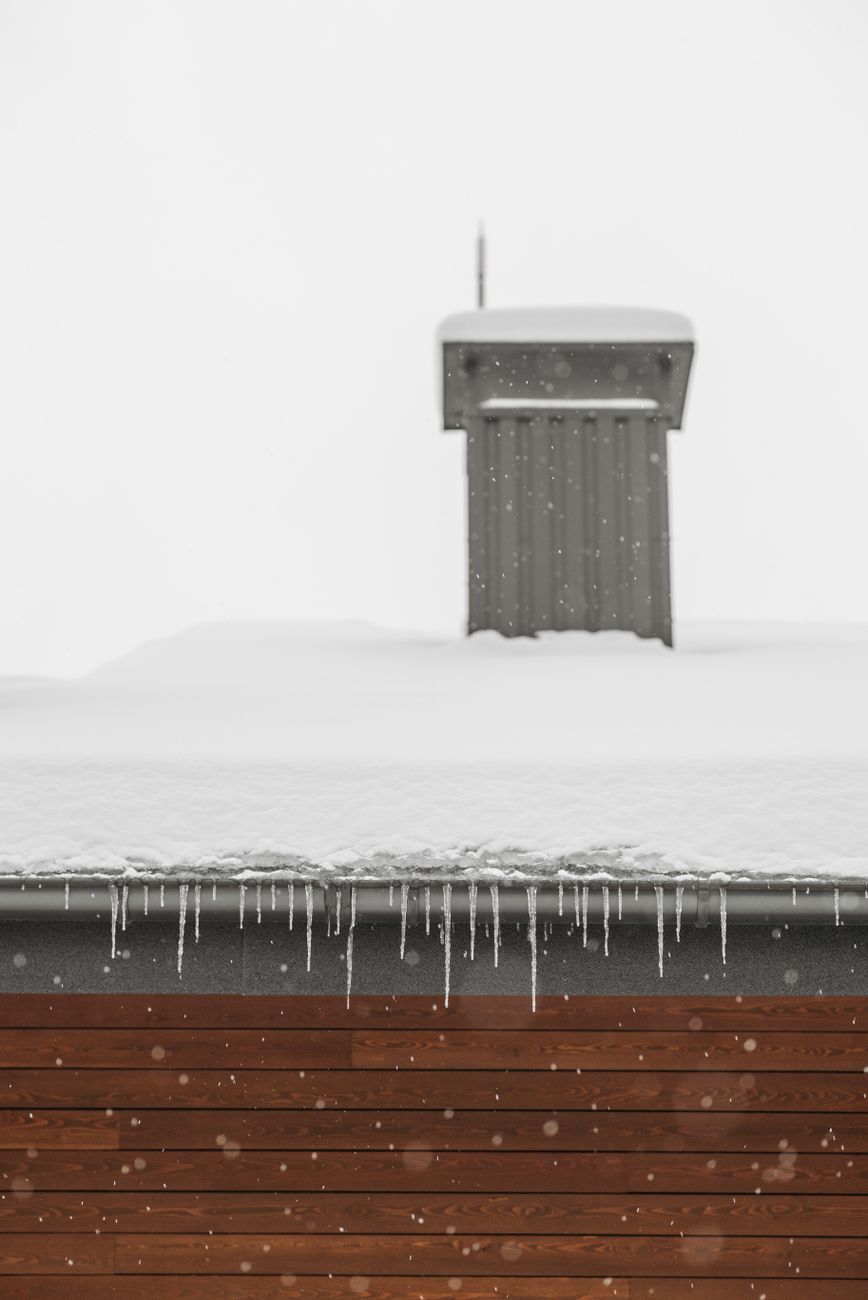 Meteorologii anunță ninsori și precipitații mixte în majoritatea regiunilor; strat de zăpadă de până la 12 cm în Transilvania