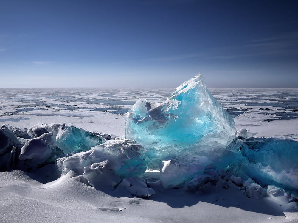▼全球暖化導致冰川融化，被冰封的病毒很可能感染當地動物。（示意圖／翻攝自pexels）