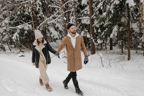 Ilmainen kuvapankkikuva tunnisteilla flunssa, käsi kädessä, kävely