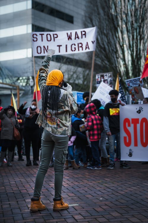 Free Ethiopian community protesting on city street against war on Tigray Stock Photo