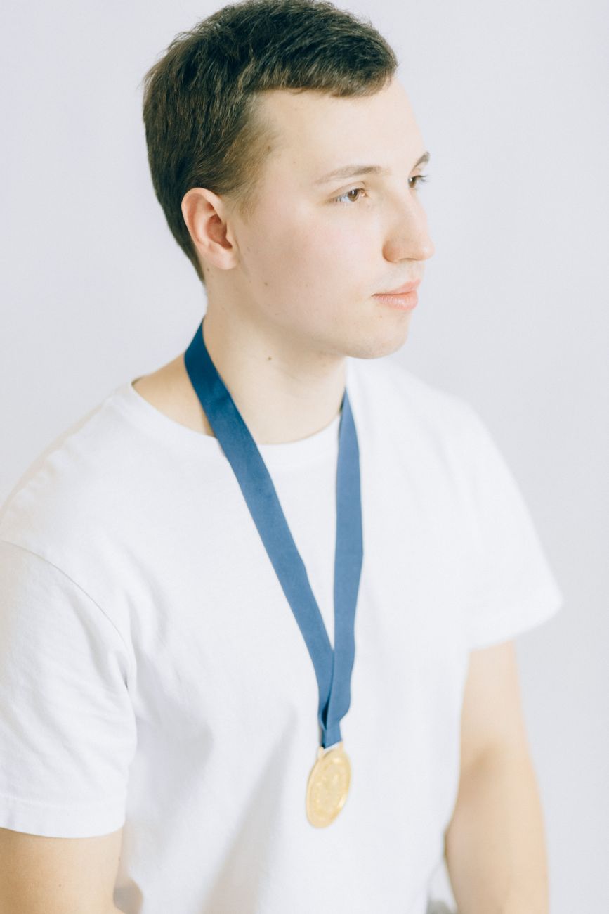 Vasile Pușcașu în halat de antrenament, pe podiumul olimpic Vasile Pușcașu în halat de antrenament, pe podiumul olimpic